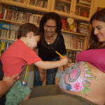 belly painting con sorella e familiari